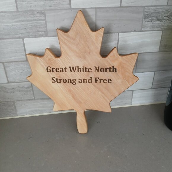 Charcuterie/Cutting Board in the shape of a maple leaf with "Keep Canada Great" - Picture 4 of 7